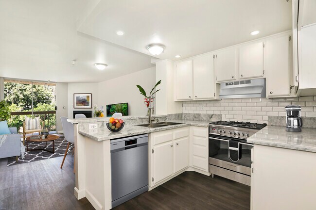 Building Photo - 5143 Bakman Ave