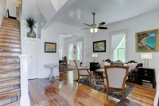 Building Photo - 1221 Sealy Ave