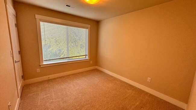 Building Photo - 3755 Monterey Ct NE