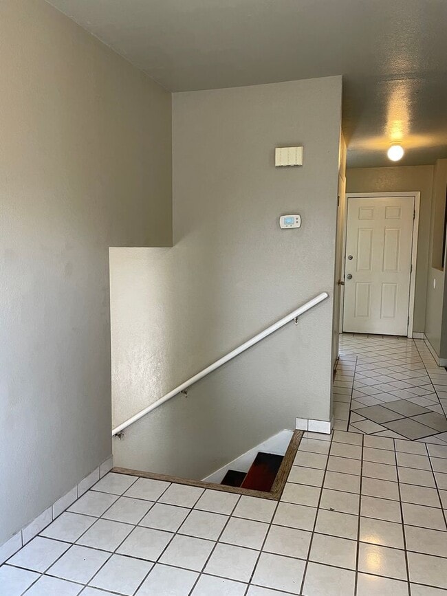 Building Photo - STUDENTS WELCOME! 5 Bedroom 3 Bathroom Single Family Home West Fort Collins