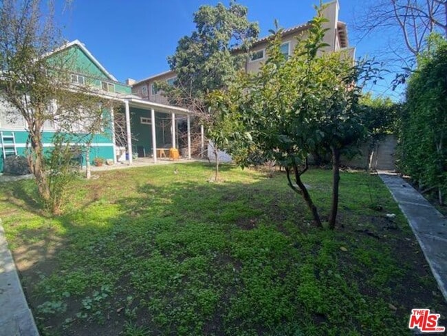 Building Photo - 1612 11th Pl