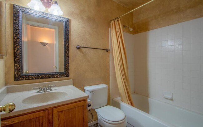 Building Photo - 3Bdrm / 2Ba  Bright & Clean near Thorneydale/Hardy