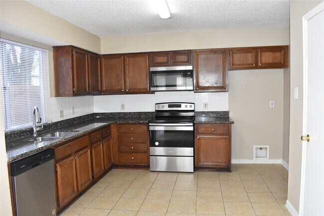 Building Photo - 8903 Kalewood Dr