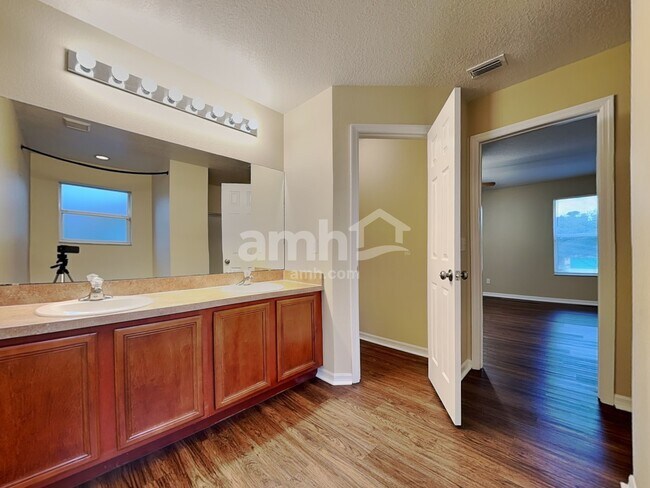 Building Photo - 15260 Perdido Dr