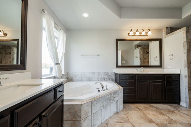 Building Photo - Your Royse City Retreat Awaits!