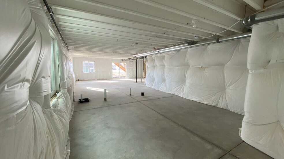 Building Photo - 965 Mouflon Dr