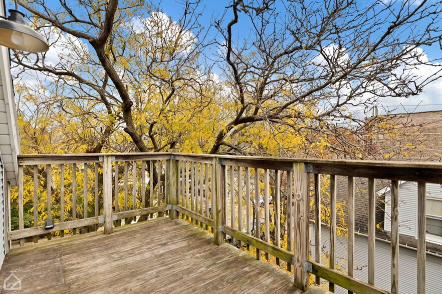 Building Photo - 2103 W Eastwood Ave