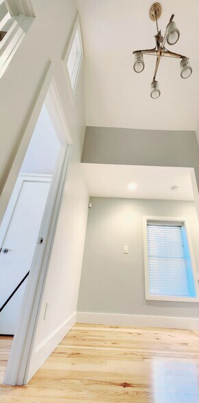 Building Photo - 2200 W 32nd St