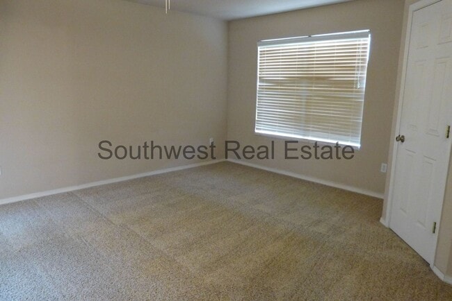 Building Photo - 2 bedroom 2 bath home.
