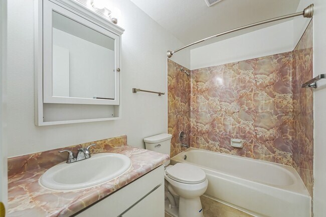 Building Photo - 2947 SE 43rd Ct
