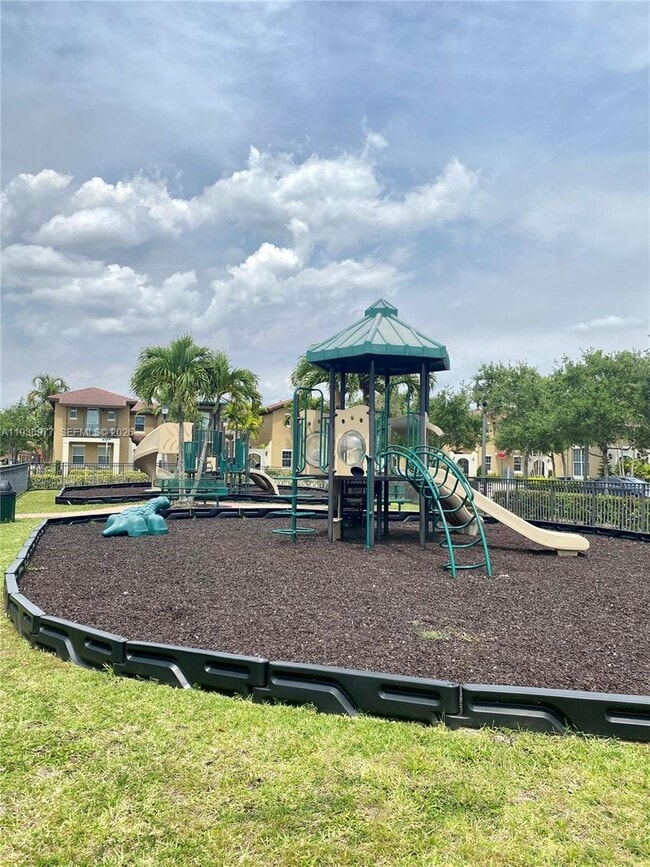 Building Photo - 917 SW 147th Ave