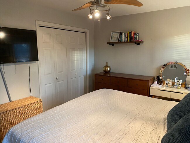 Building Photo - Immaculate end unit townhome in Raleigh's most desirable neighborhood - THE Five Points!