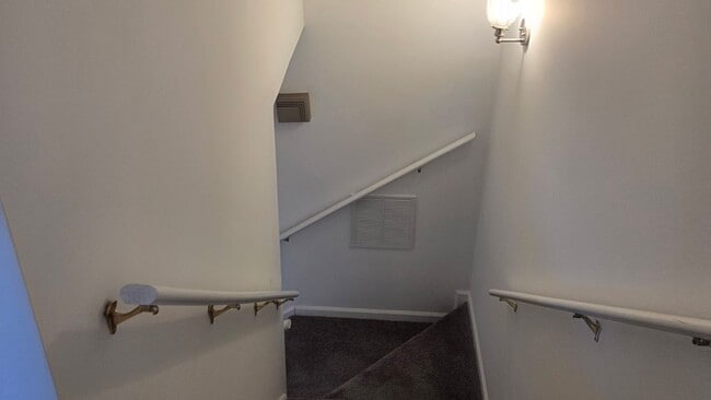 Building Photo - 905 Park Pl NE