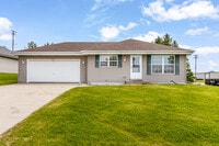 Building Photo - 1442 Oriole Dr
