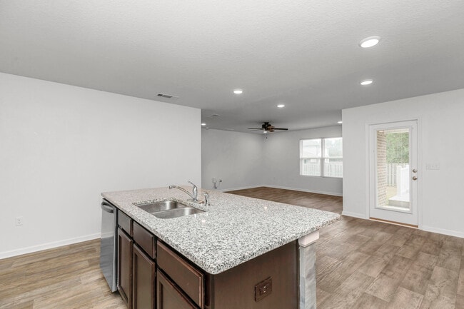 Building Photo - 1009 Limpkin St