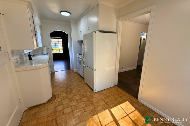 Building Photo - Charming 1 Bedroom Home with Private Yard in Pacifica