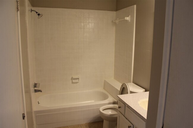 Building Photo - 5810 Twisted Pine Ct