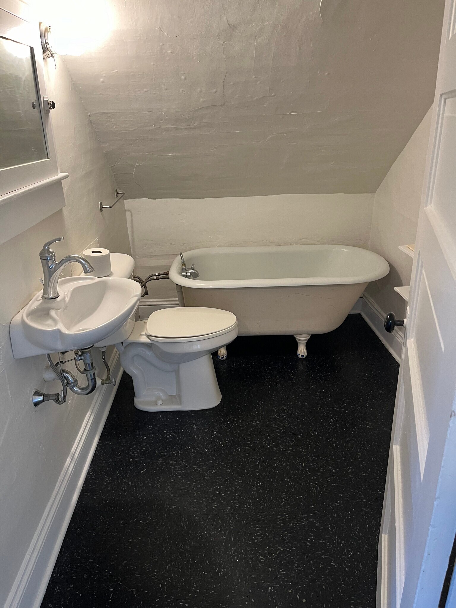 Building Photo - 1134 1/2 W Spencer St