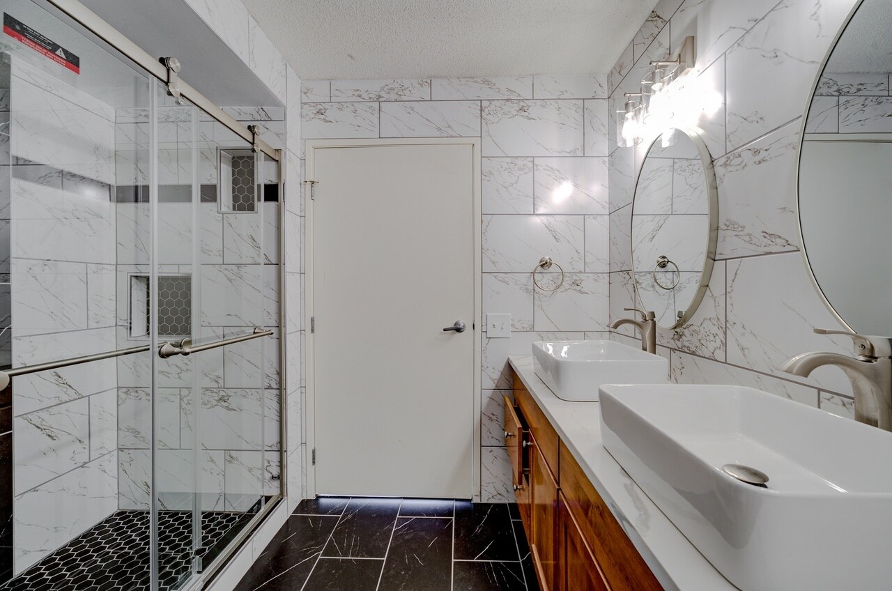 bathroom 1 - 9655 Woods Dr