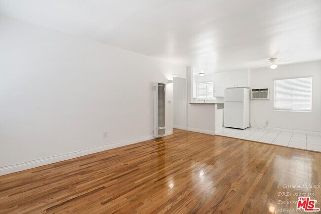 Building Photo - 6640 Woodman Ave