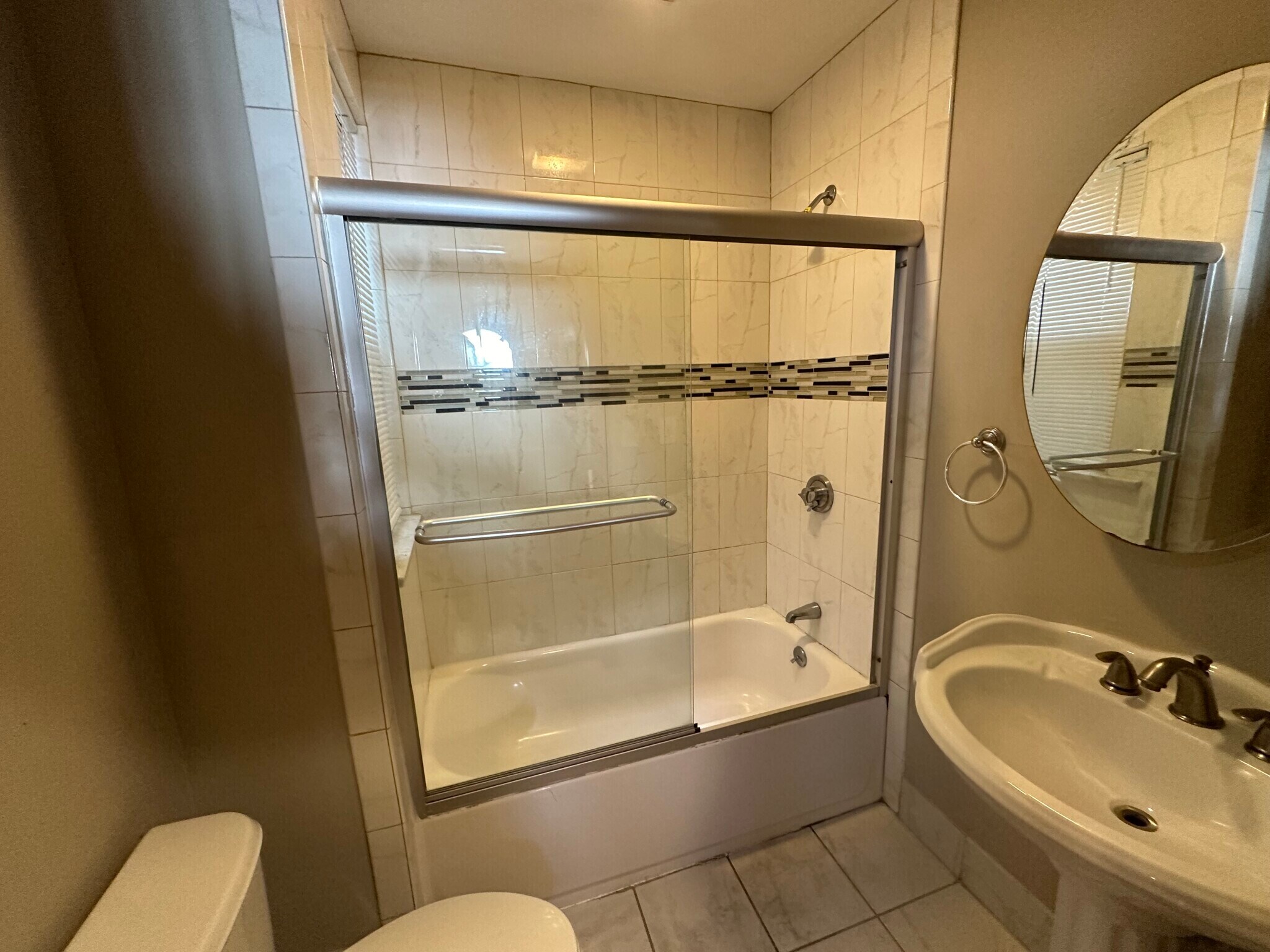 Building Photo - 258 Lexington St