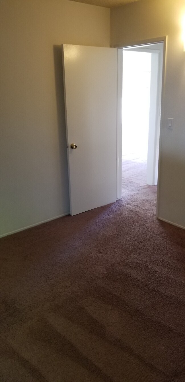 Building Photo - 134 Hurlbut St