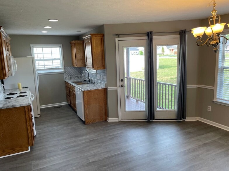 Building Photo - 1604 Baucom Dr