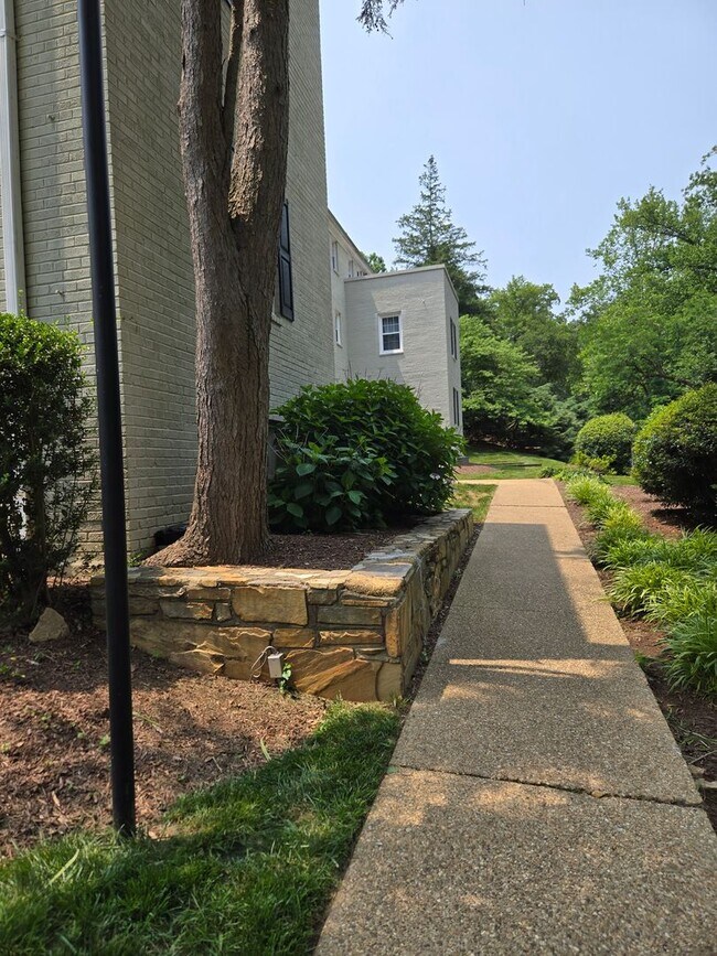 Building Photo - 808 S Arlington Mill Dr