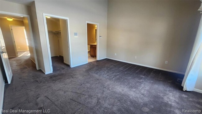 Building Photo - 6146 Lone Oak Cir