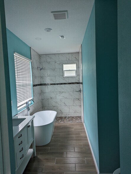 Building Photo - 2010 Seminole Blvd S