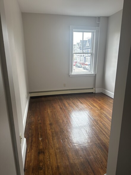 Building Photo - 504 Broadway