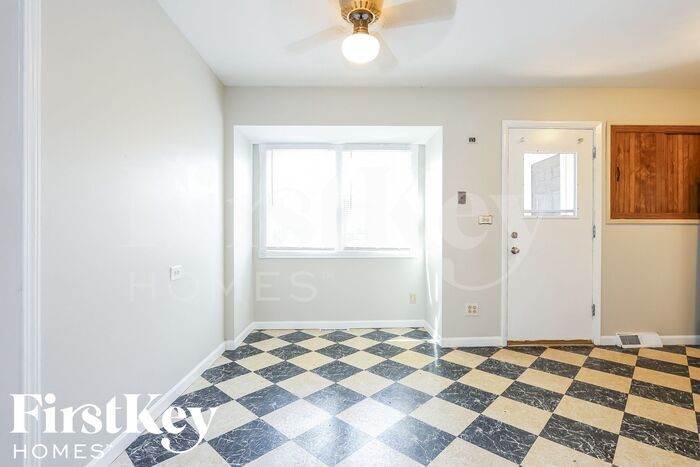 Building Photo - 237 E La Porte Dr