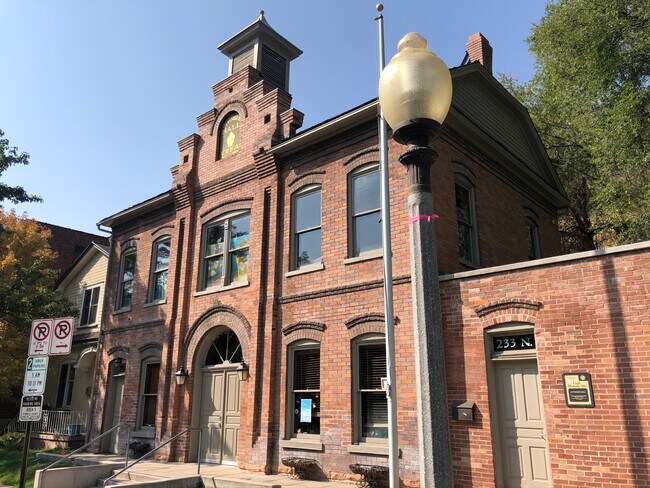 Building Photo - 214 N Canyon Rd