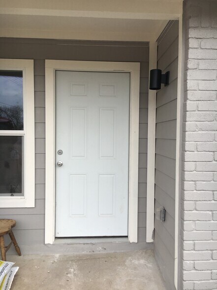 front porch, dbl paned windows - 5802 Tracy Lynn Ln