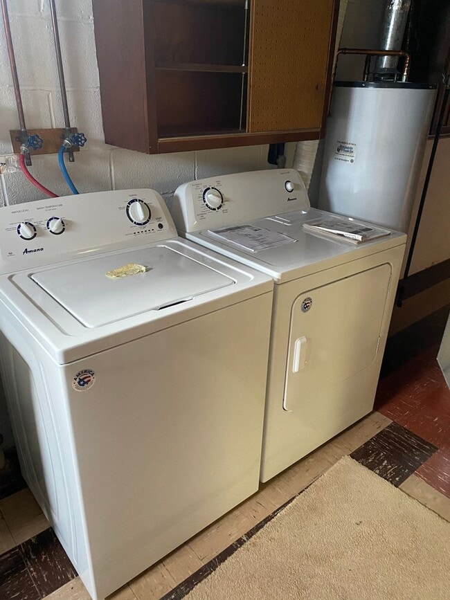 Building Photo - AVAILABLE JUNE 15TH - 3 BED 1 BATH