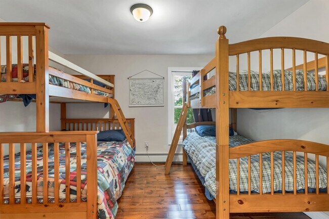 Building Photo - 172 Center St