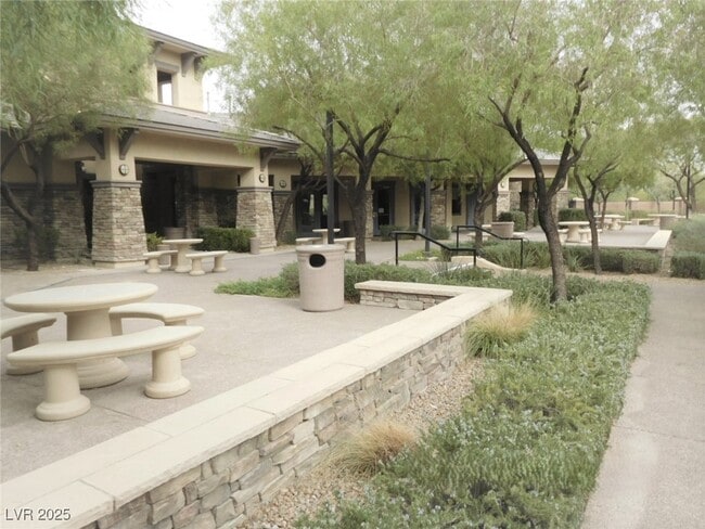 Building Photo - 10465 Saddle Mountain St