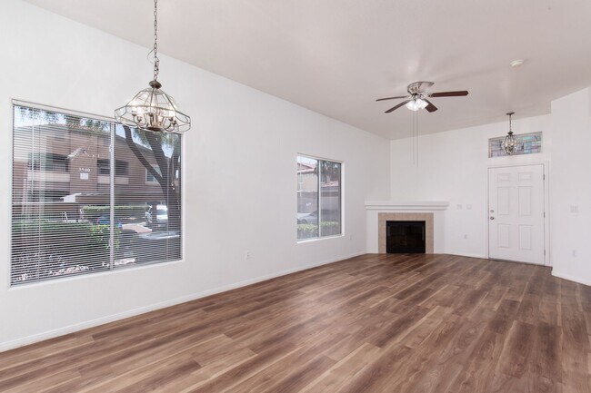 Building Photo - 1st floor two bedroom in upscale NW commun...