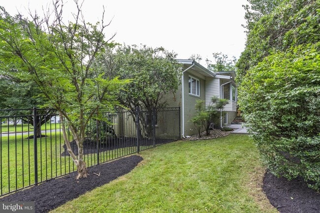 Building Photo - 6500 Wilson Ln