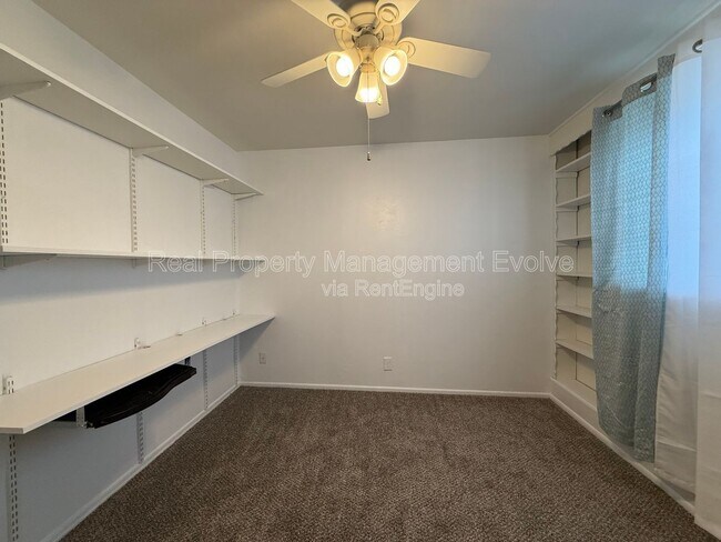 Building Photo - 2332 W Diana Ave