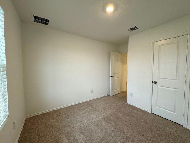 Building Photo - 109 Little Sparklers Lp