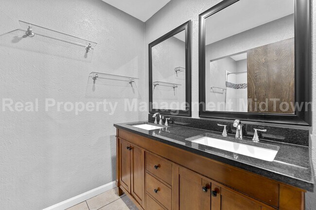 Building Photo - 2907 Ashbury Dr