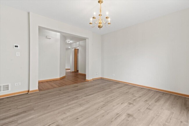 Building Photo - 966 Forest View Way