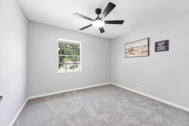 Building Photo - 9014 Landwood Dr