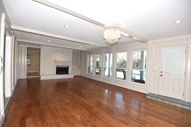 Building Photo - 102 S Timber Top Dr