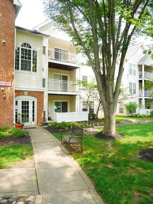 Primary Photo - 2 Bedroom Condominium in Sought After Comm...