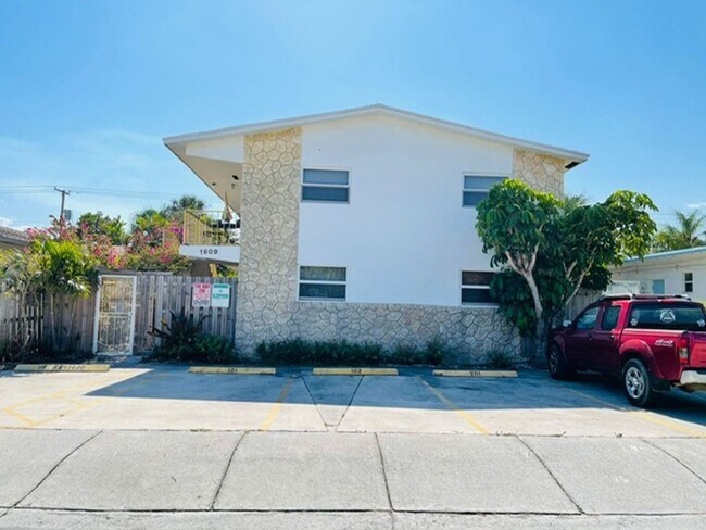 Interior Photo - 1609 S Federal Hwy Lake Worth, FL 33460