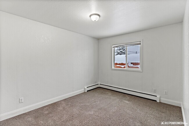 Building Photo - 1125 Nelchina St