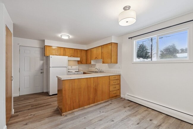 Building Photo - Knowles Properties
