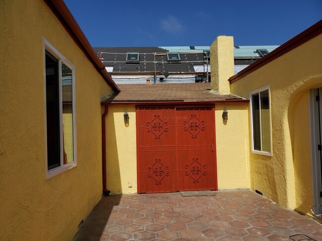 Side Entrance - 2937 Virginia Ave